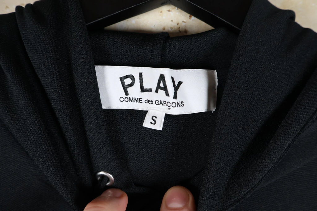 COMME des GARÇONS Play Play Heart Hoodie (Black, Small)
