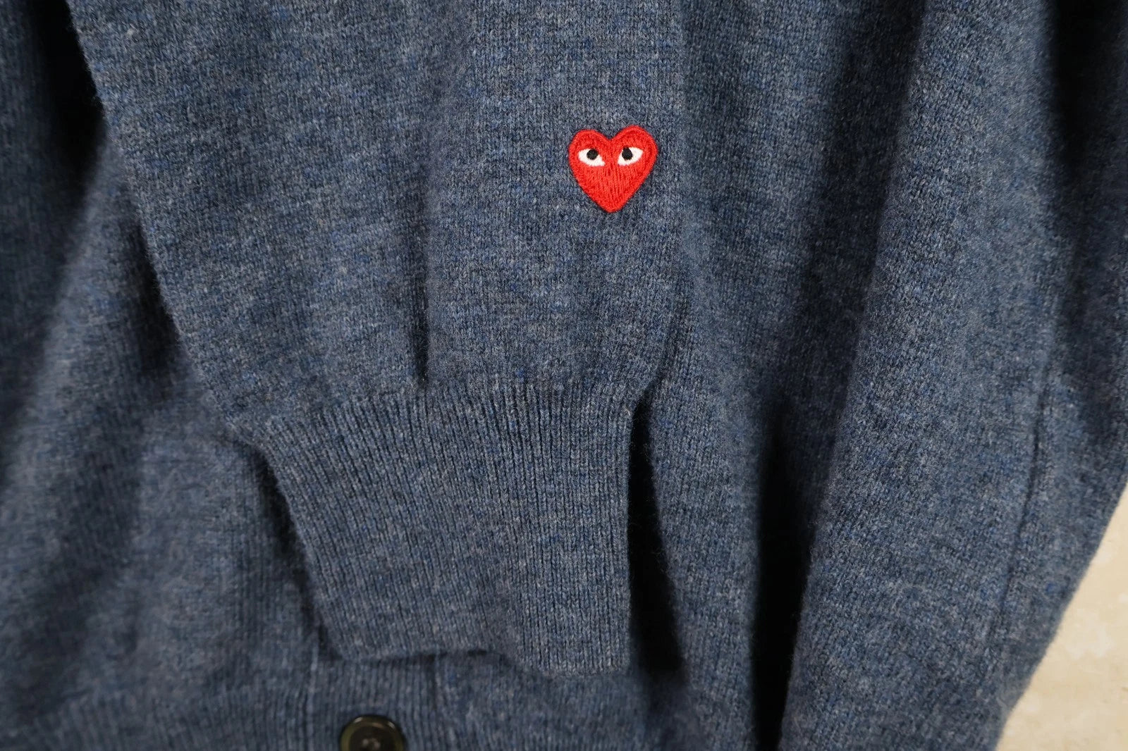 COMME des GARÇONS Play Heart Sleeve Wool Cardigan (Blue, Medium)