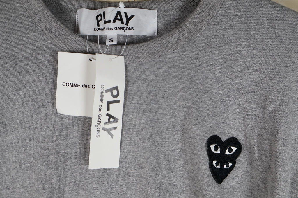 COMME Des GARÇONS Play Unisex Long Sleeve Heart T-Shirt (Grey, Small)