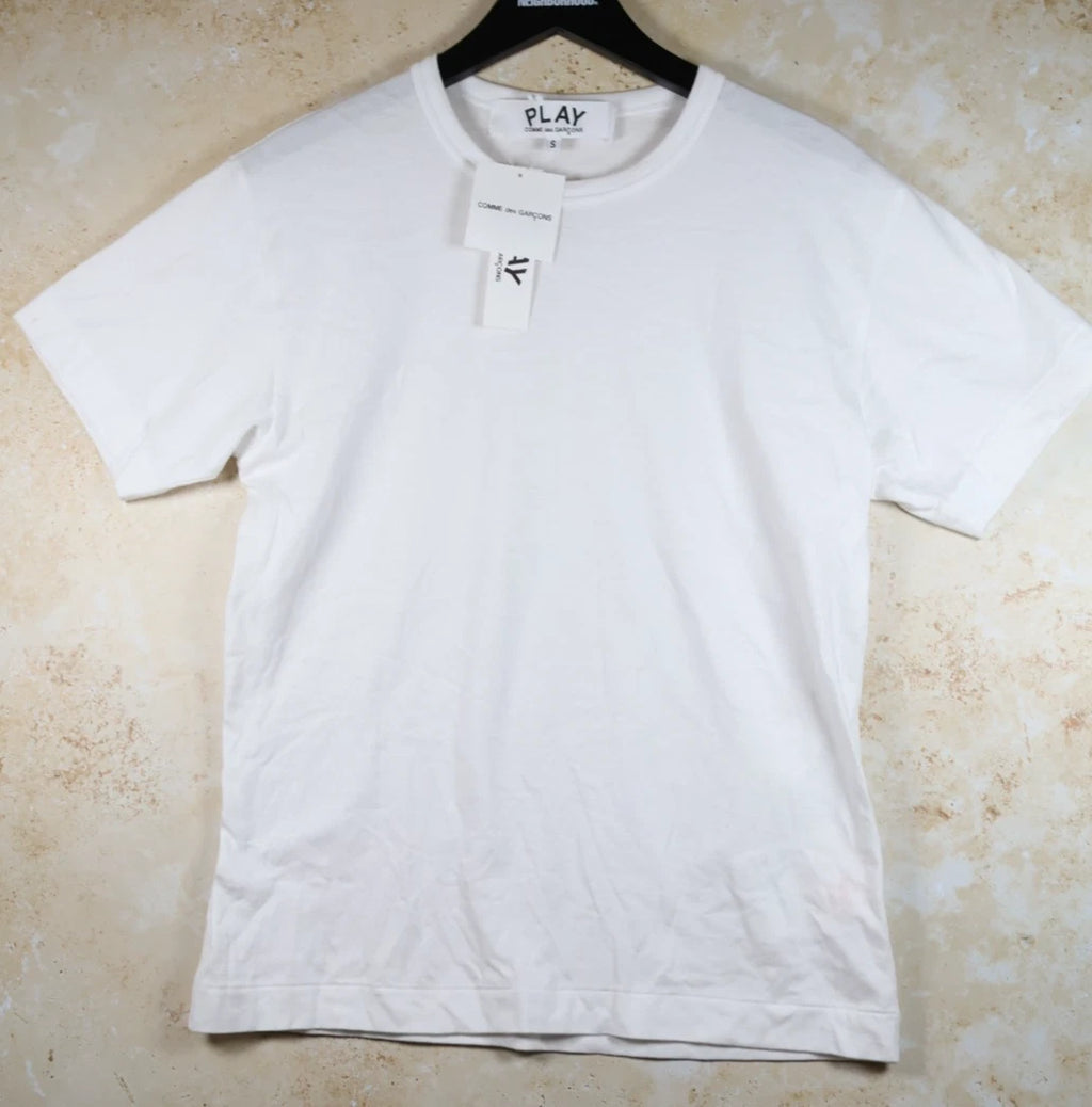 COMME des GARÇONS Play Unisex Heart T-shirt (White, Small)