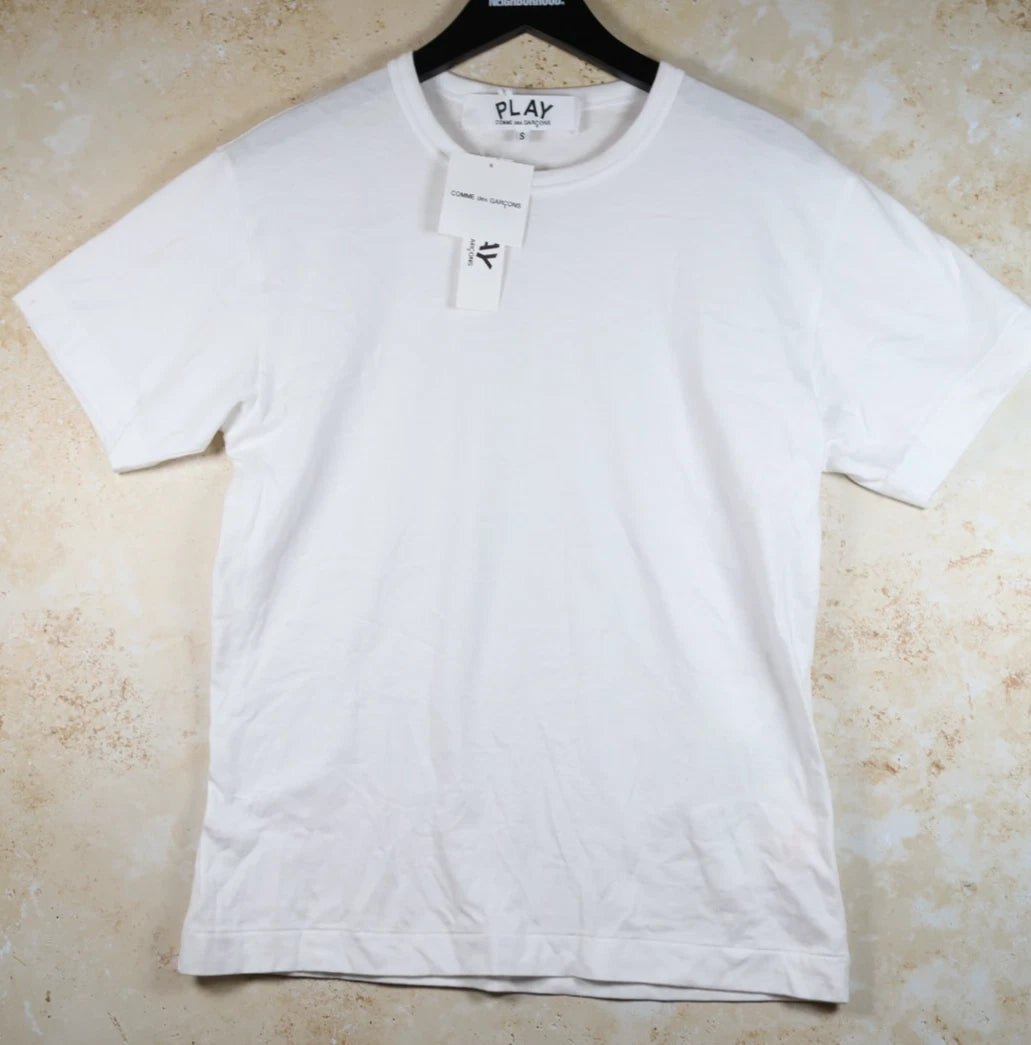 COMME des GARÇONS Play Unisex Heart T-shirt (White, Small)