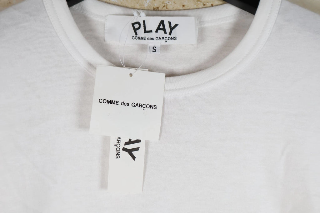 COMME des GARÇONS Play Unisex Heart T-shirt (White, Small)