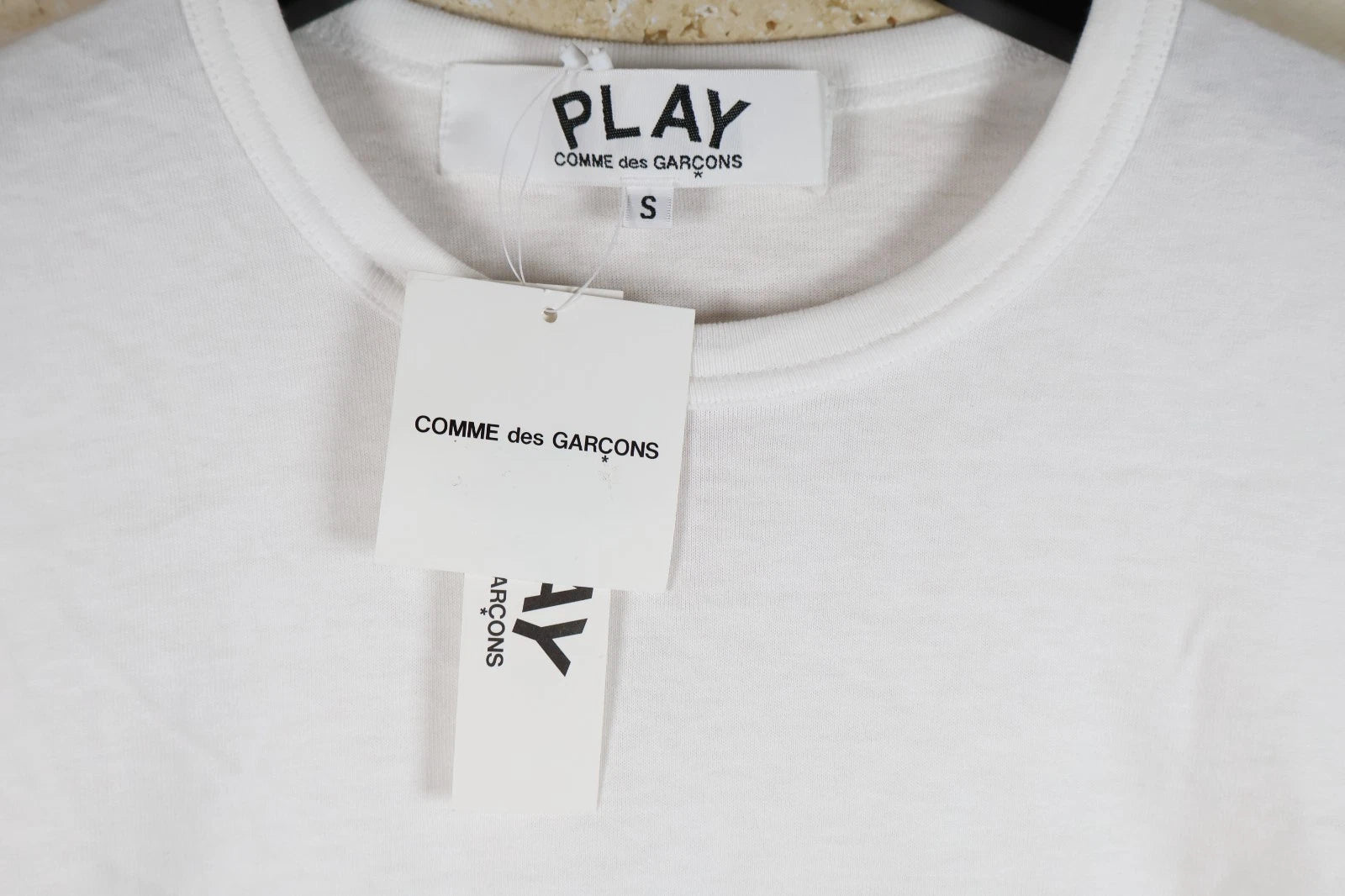 COMME des GARÇONS Play Unisex Heart T-shirt (White, Small)