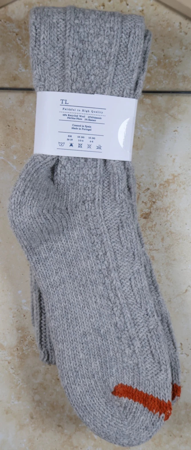 Thunders Love Women's High Knee Cable Knit Socks (Grey, UK 3.5-6)